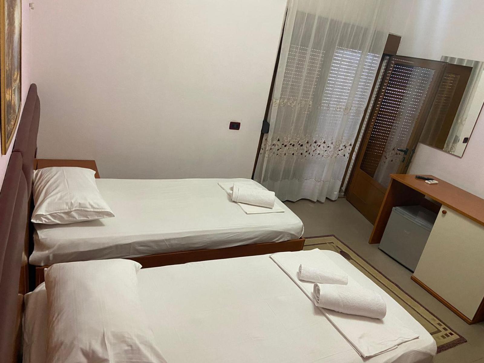 Hotel Edland فلورا المظهر الخارجي الصورة