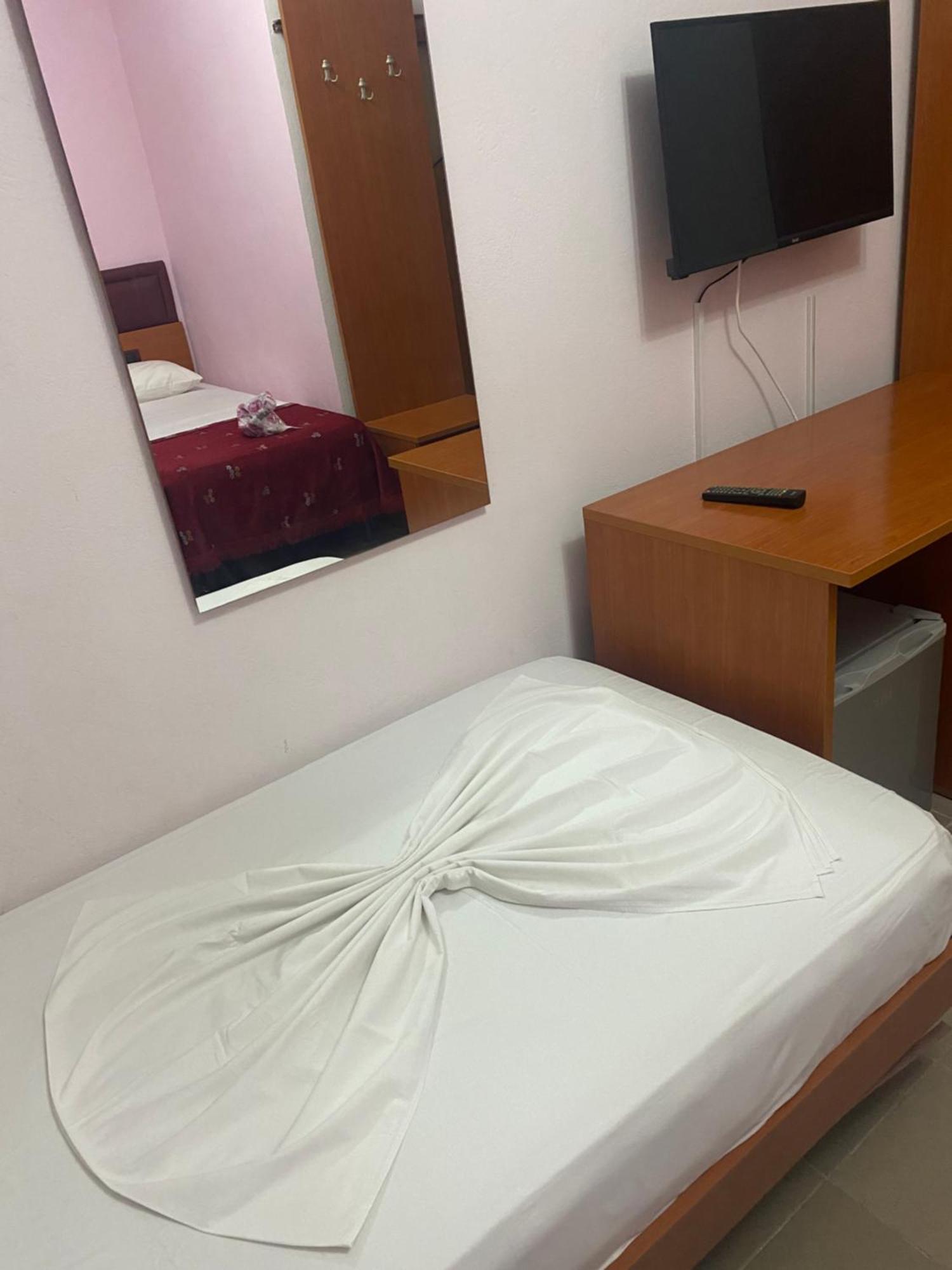 Hotel Edland فلورا المظهر الخارجي الصورة